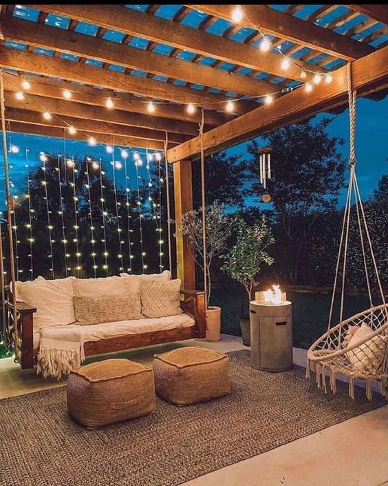 éclairage pour terrasse en bois extérieur avec guirlande lumineuse