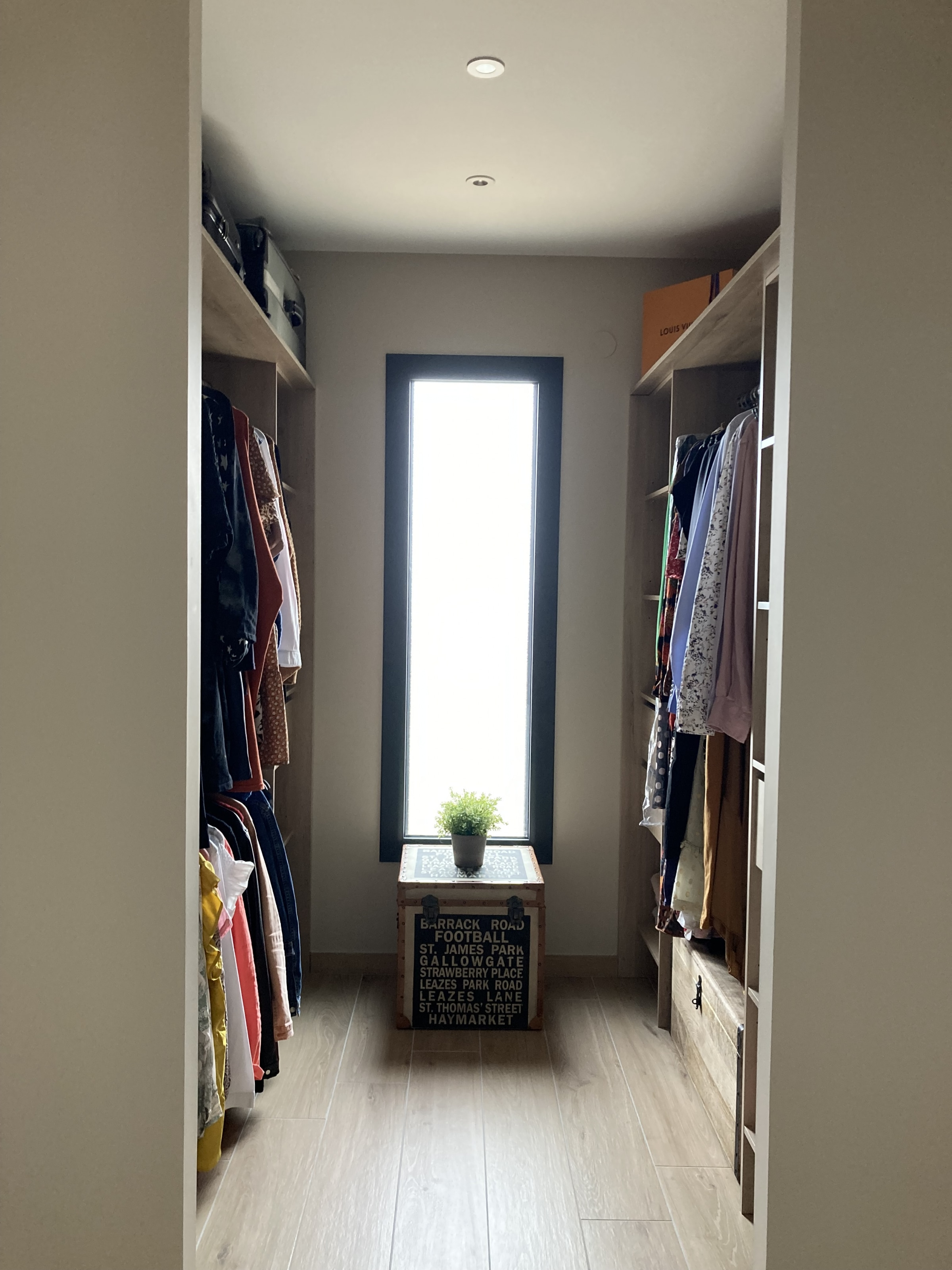 Dressing ouvert dans une maison individuelle dans la Loire